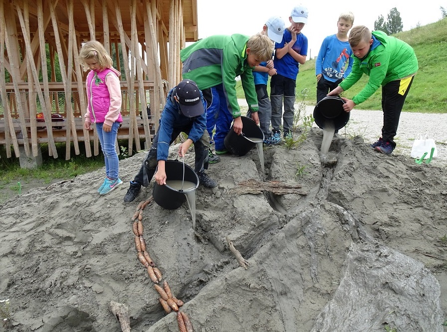 Wildfluss-Bau beim Ferienprogramm "Flussforscher"