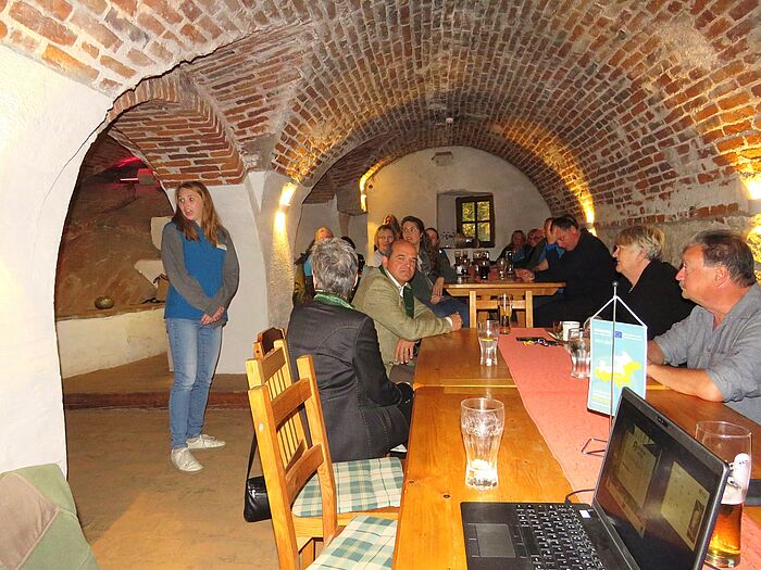 Die Leiterin der Umweltstation am Naturium am Inn, Dorena Buchmeier, dankt allen an der Ausbildung beteiligten.