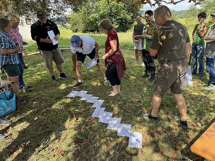 Die Ausbildung begann spielerisch. Hier legen wir den Inn als Puzzle zusammen. Foto: Naturium 