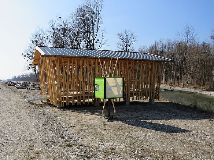 Erlebnis-Station Umgehungsgewässer - hier sehen Sie zukünftig interessante Wechselausstellungen (Foto: Claudia Schmidt)